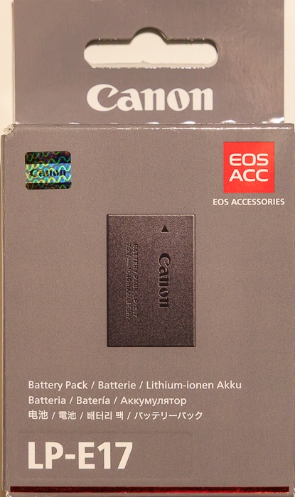 Einen original Ersatzakku LP-E17 habe ich auch gleich besorgt