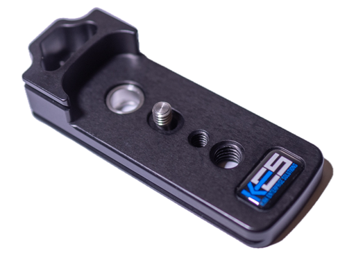 Der Arca Swiss f&auml;hige Objektivschiene von Kirk mit diversen Gewinden und einem QD-Schnellanschluss