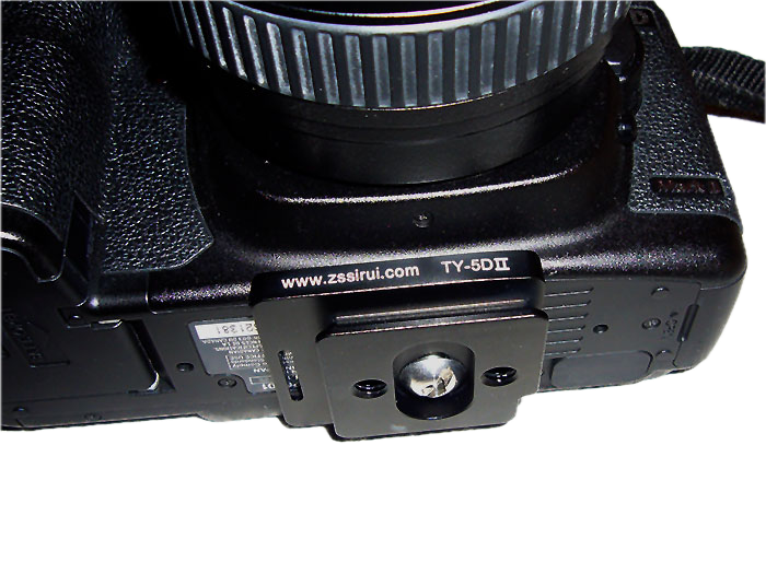 Schnellwechselplatte Sirui TY-5DII an der Canon 5D Mark II